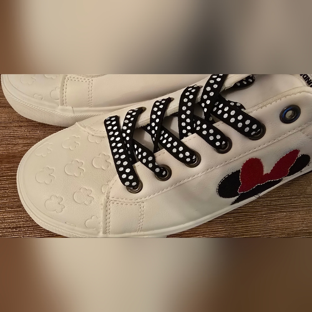 Disney Minnie Mouse Womens Shoes - White with Black Accents, New! Size 8.5 Cute - Picture 6 of 8